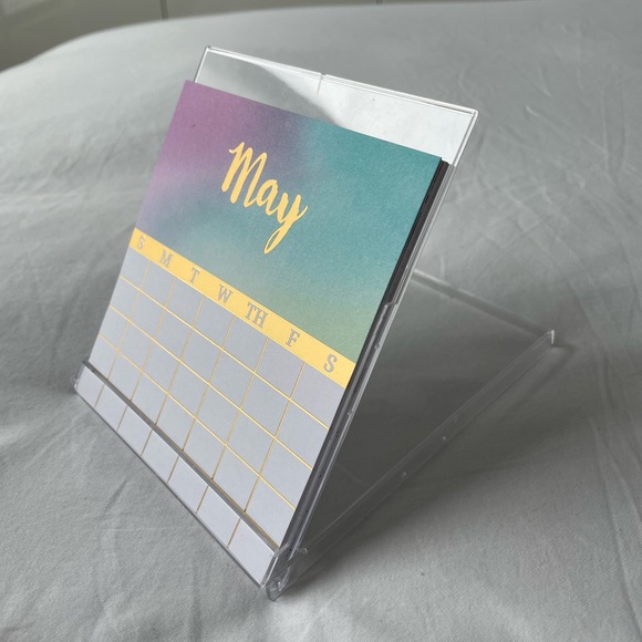 Desk Calendar - Picture 1 of 3